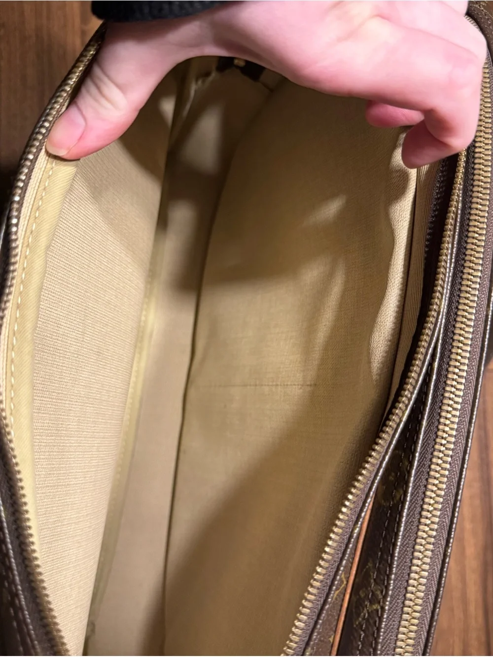Louis Vuitton GM Reporter Bag